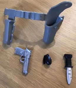 Vintage Hasbro Action Man Colt 45, Holster, Messer, Granate, für 12" Figuren - Bild 1 von 2