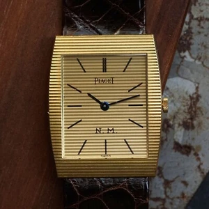 Piaget Vintage Tonneau Ref. 9672 Retailed by Neiman Marcus 18k Gold 1970-80 - Picture 1 of 18