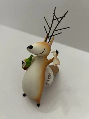 Tapón de corcho de vino de Navidad con tapa de botella de reno “Blitzen” caprichoso pastel de barro Foto 1 de 4