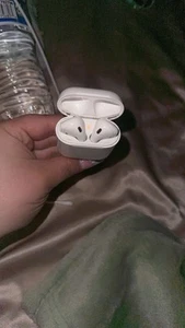 Airpods Apple 2ème génération - Photo 1 sur 2