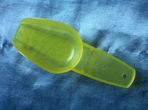 tupperware Haushaltshelfer kleine Schaufel gelb Mehlschaufel Schäufelchen - Bild 1 von 2