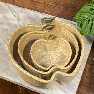 Vintage verschachtelter Apfel Steinzeug gesprenkelte Keramik Geschirr Schüssel Set ~ Künstler signiert - Bild 1 von 20