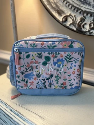 Fiambrera Pottery Barn Kids Rifle Paper Co Bramble Fields paquete frío mono “Emma”  Foto 1 de 4