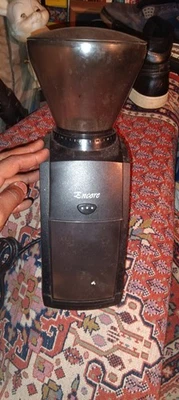 Molinillo de café con rebabas cónicas Baratza Encore 1EP1SP profesional negro con tapa cubierta Foto 1 de 4