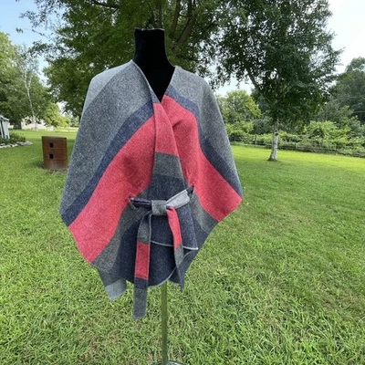 Jaqueta poncho Gap mistura de lã com cinto vermelho azul cinza tamanho P/M - Imagem 1 de 4