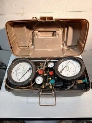 Mid-West Instruments Backflow Test Guage Model 845 & Safe Flow Backflow Guage - Image 1 of 4