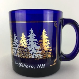 Taza de café de vidrio de cobalto azul árboles de Navidad Wolfeboro, NH hecha en EE. UU. 224* - Imagen 1 de 10