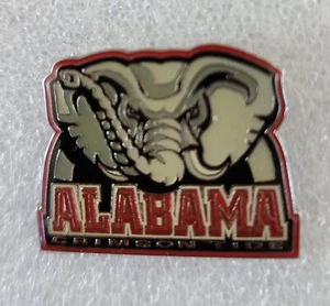 NCAA~UNIVERSIDAD DE ALABAMA~MAREA CARMESÍ~PIN CON LOGOTIPO DE ELEFANTE~¡ENVÍO GRATUITO! - Imagen 1 de 4