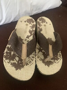 Pavers flip flops size 7 - Picture 1 of 3