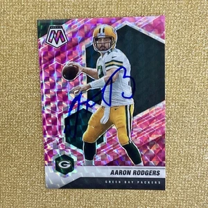 Mosaico 2021 Aaron Rodgers autógrafo en tarjeta firmado a mano IP rosa camuflaje Prizm #79 - Imagen 1 de 3