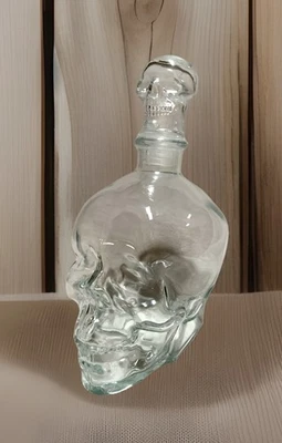 NEW 3D Figural Skull Clear Glass 26.5oz Decanter w/3D Mini Skull Stopper - Image 1 of 4