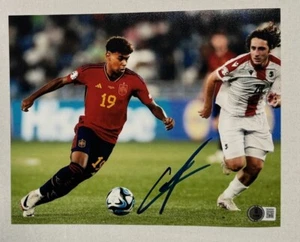 LAMINE YAMAL SIGNED SPAIN 8X10 PHOTO BAS BECKETT 2 - Picture 1 of 2
