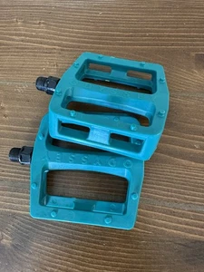 Odyssey Grandstand V2 PC Pedals Billiard Green Platform Composite Plastic 9/16" - Picture 1 of 8