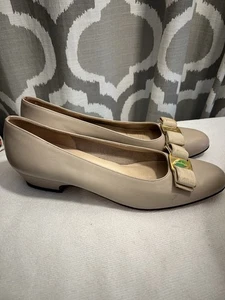 Salvatore Ferragamo Vara Lillaz Ivory Beige Bow Pumps Heel Shoes 9 AAA - Picture 1 of 11