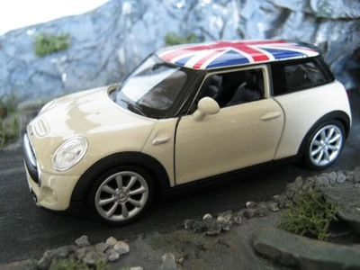 Welly New Mini Hatch 1:38 scale detailed diecast model car in cream - Image 1 of 4