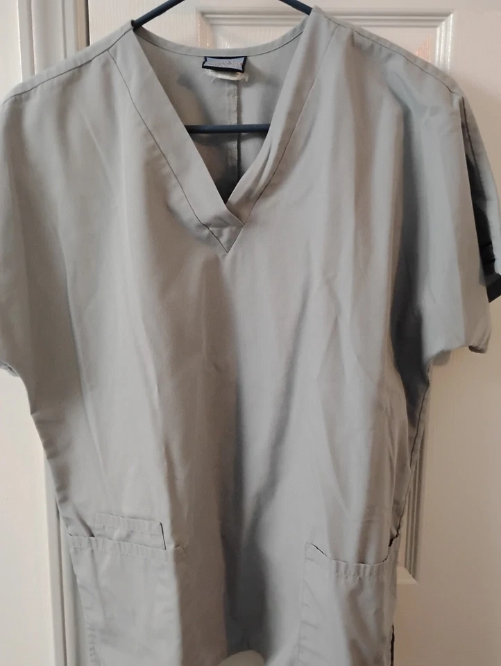 Blusa Médica Cherokee Work Wear 3 Bolsillos Gris Claro Sólido Talla M Foto 1 de 1