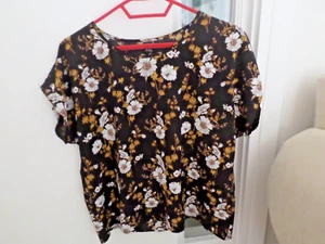 Ladies Summer Top From Shein (XL) Black, floral Pattern - Bild 1 von 2