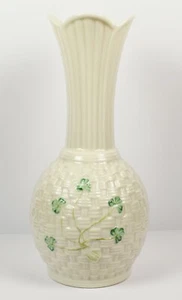 Bellissimo vaso in porcellana Belleek modello trifoglio 81/2" pollici - Foto 1 di 4