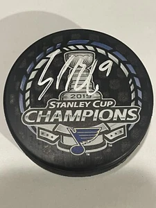 Disco de hockey Sammy Blais firmado por el campeonato de la Copa Stanley de Blues de St. Louis b - Imagen 1 de 1