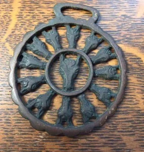 Vintage Horse Harness Brass Medallion Bridle Ornament Horse Heads Equestrian - Picture 1 of 4