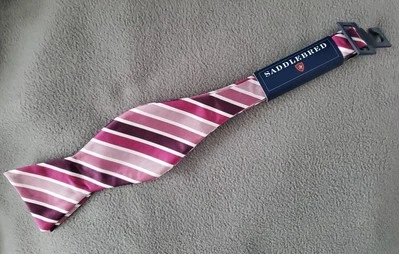 Gravata borboleta ajustável masculina multicolorida rosa/roxa listrada nova com etiquetas Saddlebred - Imagem 1 de 4