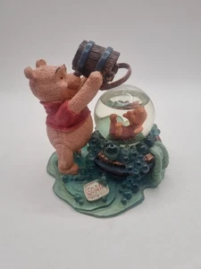 Disney Simply Pooh *Freunde helfen dir durch das spritzige Teil" Mini Schneekugel MM - Bild 1 von 6
