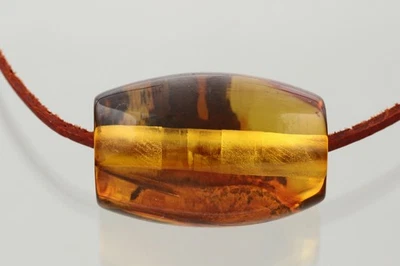 正品 BALTIC AMBER 麂皮绒皮革弦缸护身符吊坠 9.6 克 251009-2 — 第 1/4 张图片