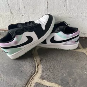 US 9M | US 10.5W - Nike Air Jordan 1 Low SE Tie Dye White Mint Foam DQ2514-100 - Picture 1 of 8