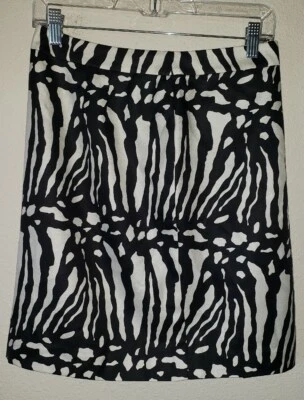 Falda envolvente sintética con botones negra/blanca Ann Taylor Petite talla 2 Petite Foto 1 de 4