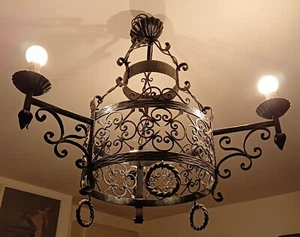 Lampadario antico in ferro battuto - Foto 1 di 9