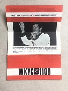 WKYC 1100 AM Cleveland Top 40 Radio Music 09-27-67 Bobby Vee Headlines Show - Foto 1 di 3