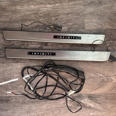 Placa iluminada de acero inoxidable Infiniti Q50 2014-24 patada fabricante de equipos originales #B Foto 1 de 4