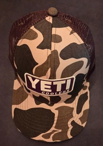Sombrero YETI Coolers camuflaje con parche descontinuado - Imagen 1 de 2