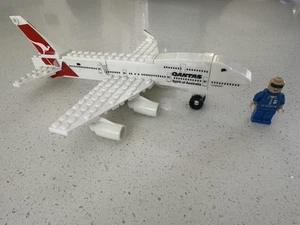 Raro Lego Qantas Avión Avión y Piloto Boeing 747 Largo Alcance - Imagen 1 de 9