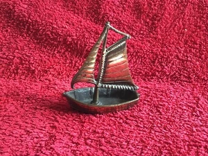 1950’s Brass Sailing Dinghy Ornament 9.5 Cm H 8.5 Cm L. - Picture 1 of 11
