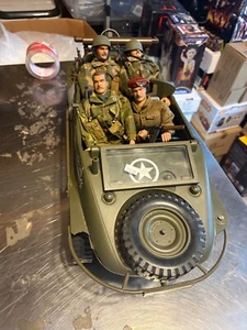 Carro de natación Custom Ultimate Soldier Captured con 4 paracaidistas británicos 1:6 - Imagen 1 de 6