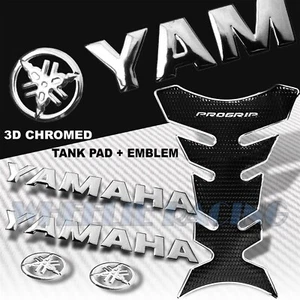 ALMOHADILLA CROMADA PARA TANQUE DE COMBUSTIBLE PRO GRIP + LOGOTIPO YAMAHA 3D DE 6" + PEGATINA EMBLEMA CARENADO CARTA - Imagen 1 de 6