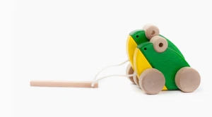 Handmade in Europe Wooden Frogs Pull Toy On String EcoFriendly Heirloom Item - Picture 1 of 2