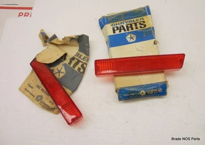 Nuevo de Lote Antiguo Mopar 1970 1971 Dodge Dart Demon LENTES LATERALES ROJAS TRASERAS 3420782-3 Par Foto 1 de 2