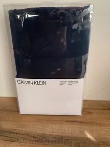 Nuovo con scatola!! Set 2 federe Calvin Klein moderne in cotone Steve Standard blu navy - Foto 1 di 8