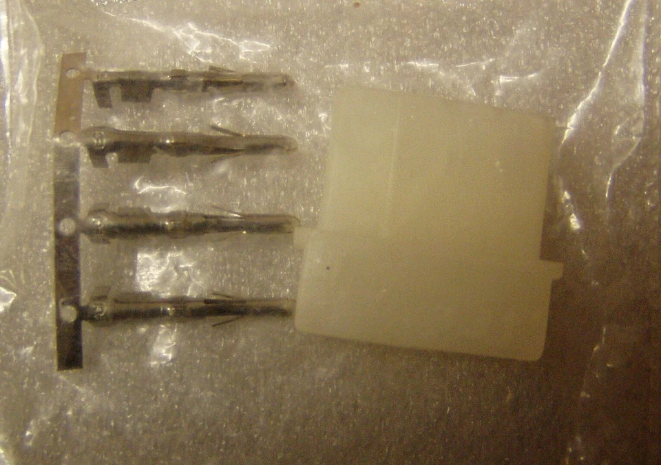 Molex 5,25 4-Pin Crimp Stecker 12V Stromkabel Floppy PC - Bild 1 von 1