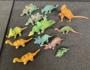 Lote de dinosaurios prehistóricos vintage chinoaurio - Imagen 1 de 23