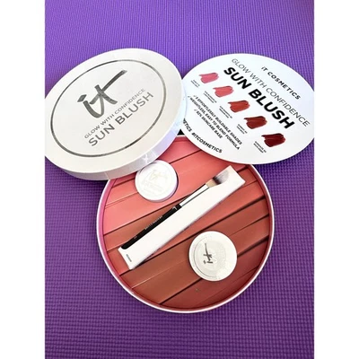 it Cosmetics glow with Confidence sun Blush Kit: 2 blushes & 1 face luxe brush - Image 1 of 3