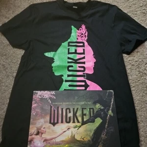 WICKED (2024 film) Promo T-Shirt (S) With 8x12 Promo Poster - Picture 1 of 6