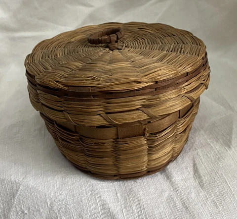 Antique Native American Woven Miq mac  MINIATURE Round Basket With Lid Micmac Cover