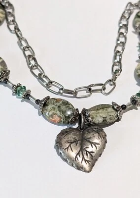 Collar de 20,5" de cristal austriaco jaspe natural de plata líquida con dije de hoja de ley Foto 1 de 4