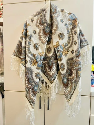 Pavlovo Posad Russian Shawl  Wrap 48x48” 100% wool Fringe Scarf Flower Ivory - Image 1 of 4