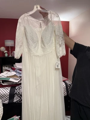 Vestido de novia con apliques de encaje y diseño floral manga/espalda Foto 1 de 2