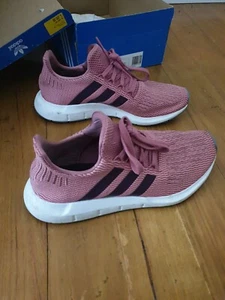 adidas swift run - Picture 1 of 3