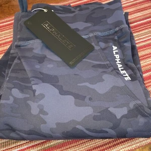Pantalones Jogger Alphalete Damas Pequeños Azul Marino Camuflados Nuevos con Etiquetas Eslogan Impreso en la Pierna - Imagen 1 de 9